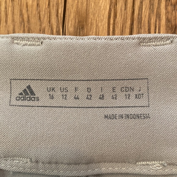 Ladies Adidas Grey Golf Shorts Size 12 - Picture 3 of 8